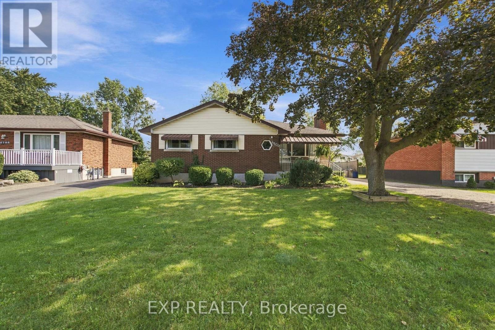 8800 CHAMPLAIN DRIVE, Niagara Falls (Chippawa)