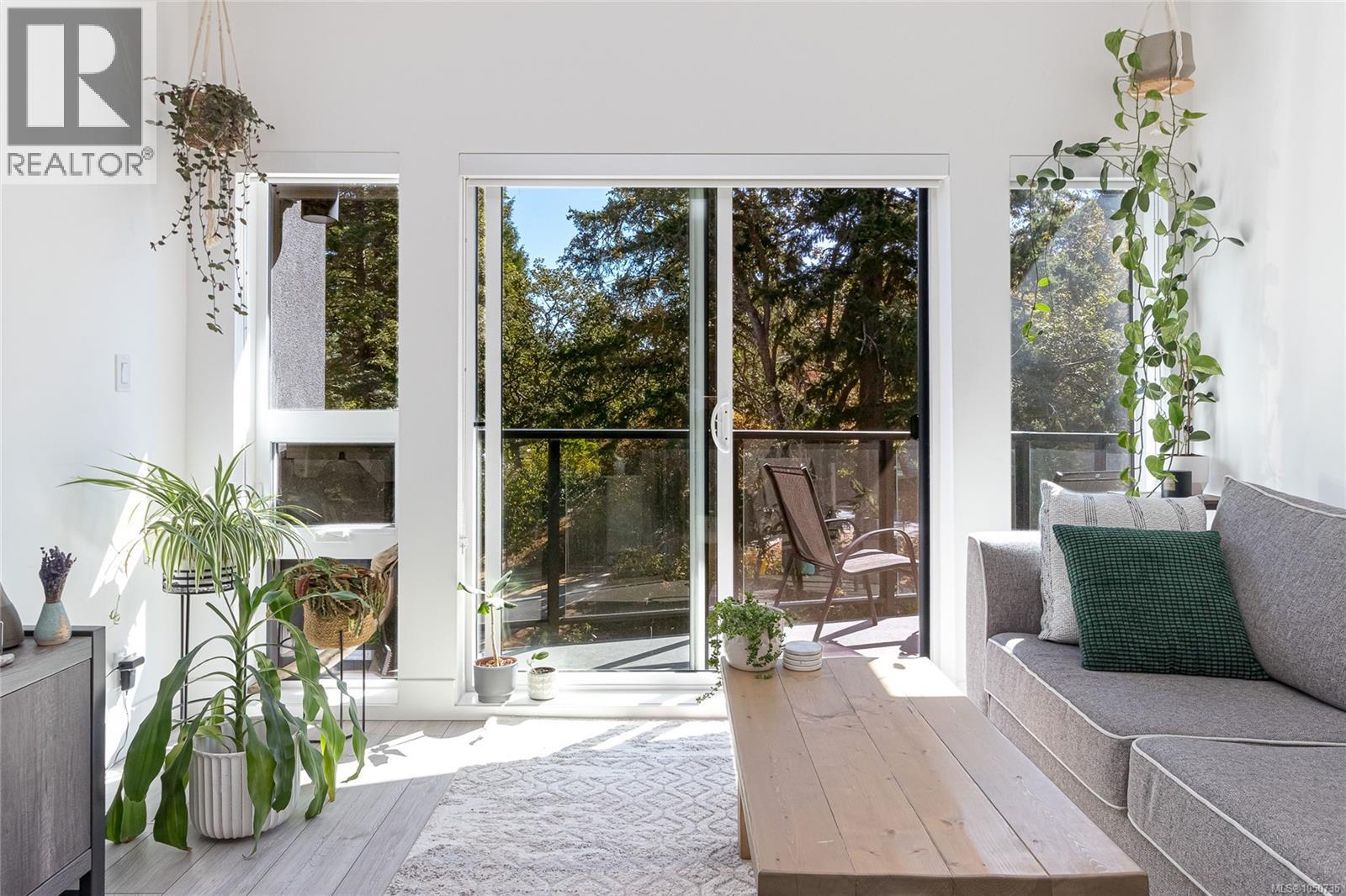 #312 991 McKenzie Avenue, Saanich, British Columbia, V8X0B5, Saanich, British Columbia — photo 3 of 5