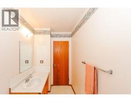 5805 43 Avenue, Camrose, AB T4V0A5 Photo 16