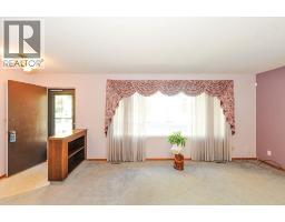Living room - 5805 43 Avenue, Camrose, AB T4V0A5 Photo 8