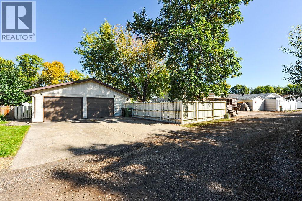 5805 43 Avenue, Camrose, Alberta, T4V0A5, Camrose, Alberta — photo 3 of 5