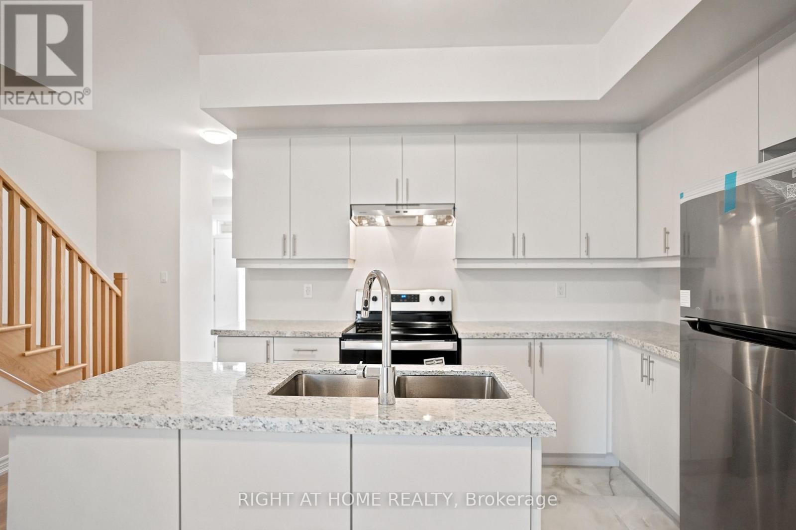 1128 PERIWINKLE CRESCENT, Woodstock (Woodstock - North) — photo 10