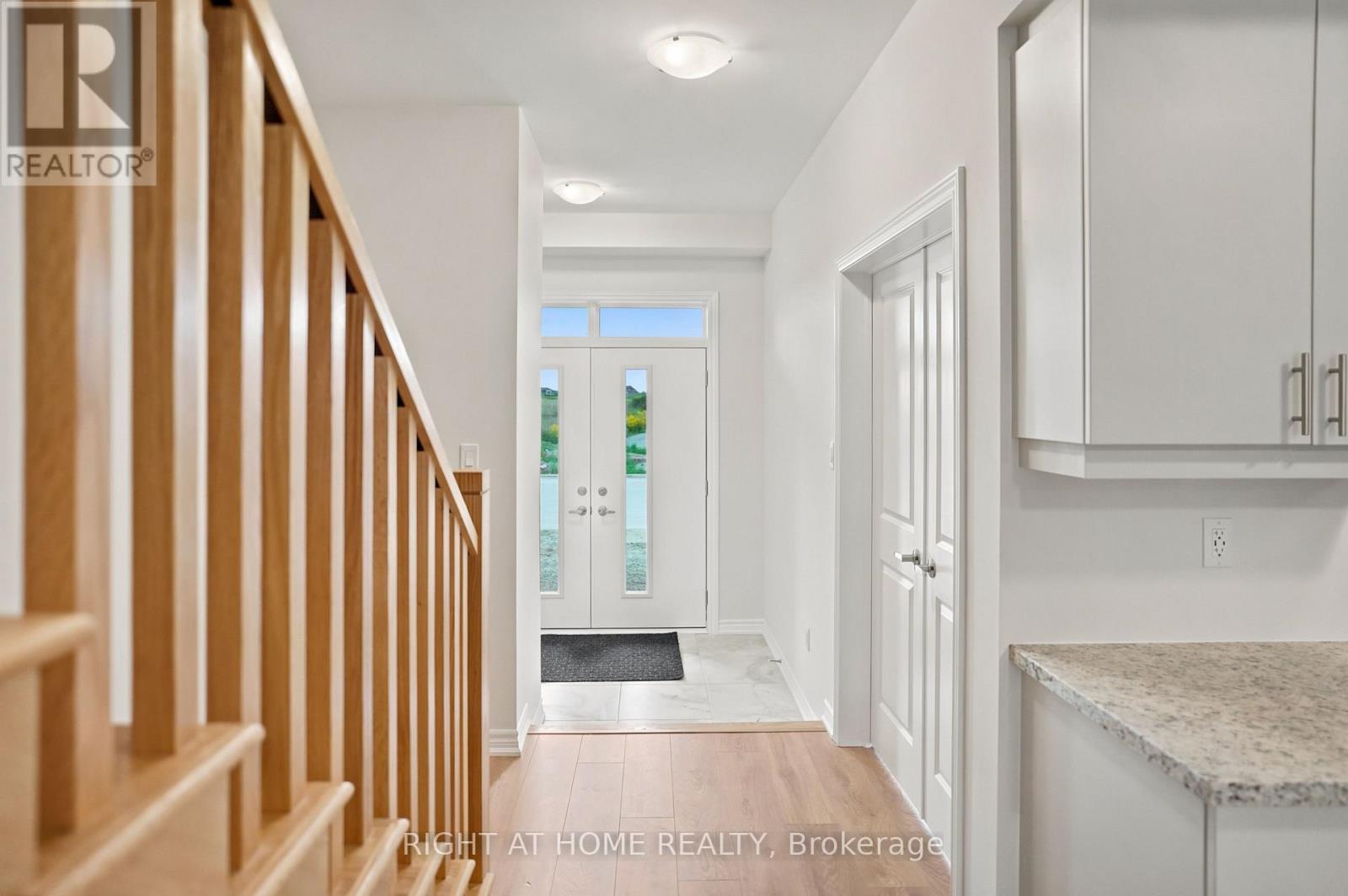 1128 PERIWINKLE CRESCENT, Woodstock (Woodstock - North) — photo 3