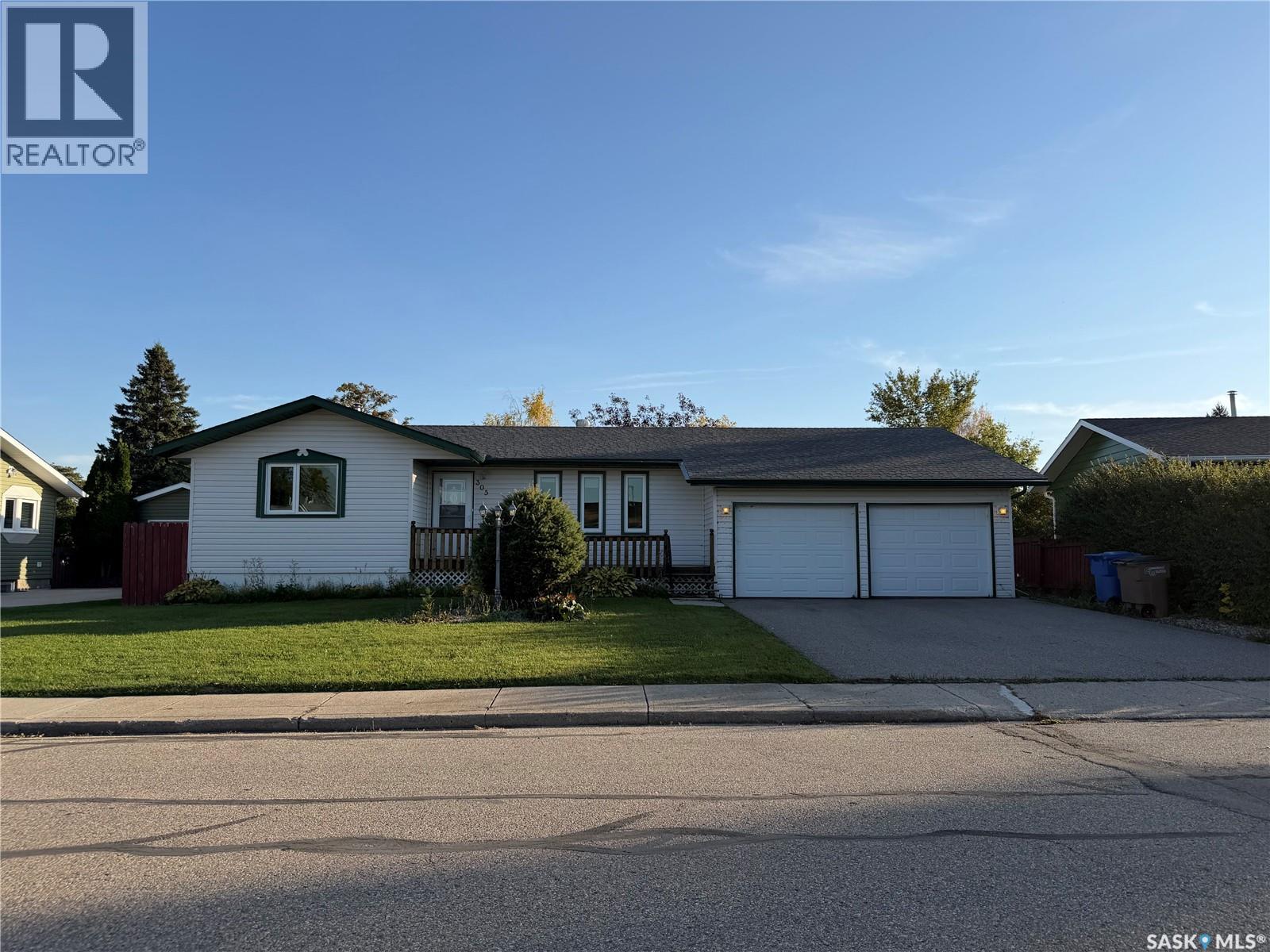 305 Churchill DRIVE, Melfort