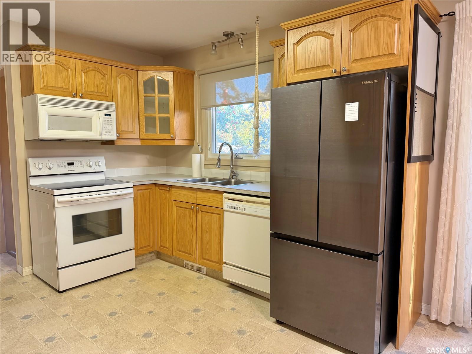 305 Churchill DRIVE, Melfort — photo 11