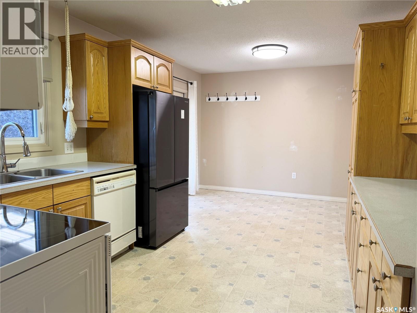 305 Churchill DRIVE, Melfort — photo 12