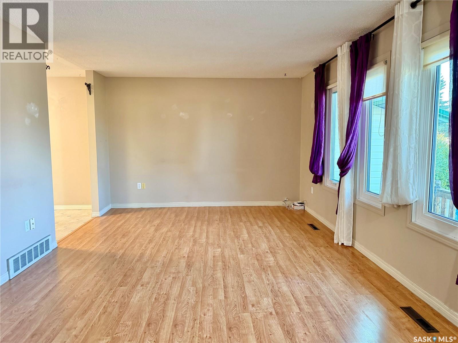 305 Churchill DRIVE, Melfort — photo 4