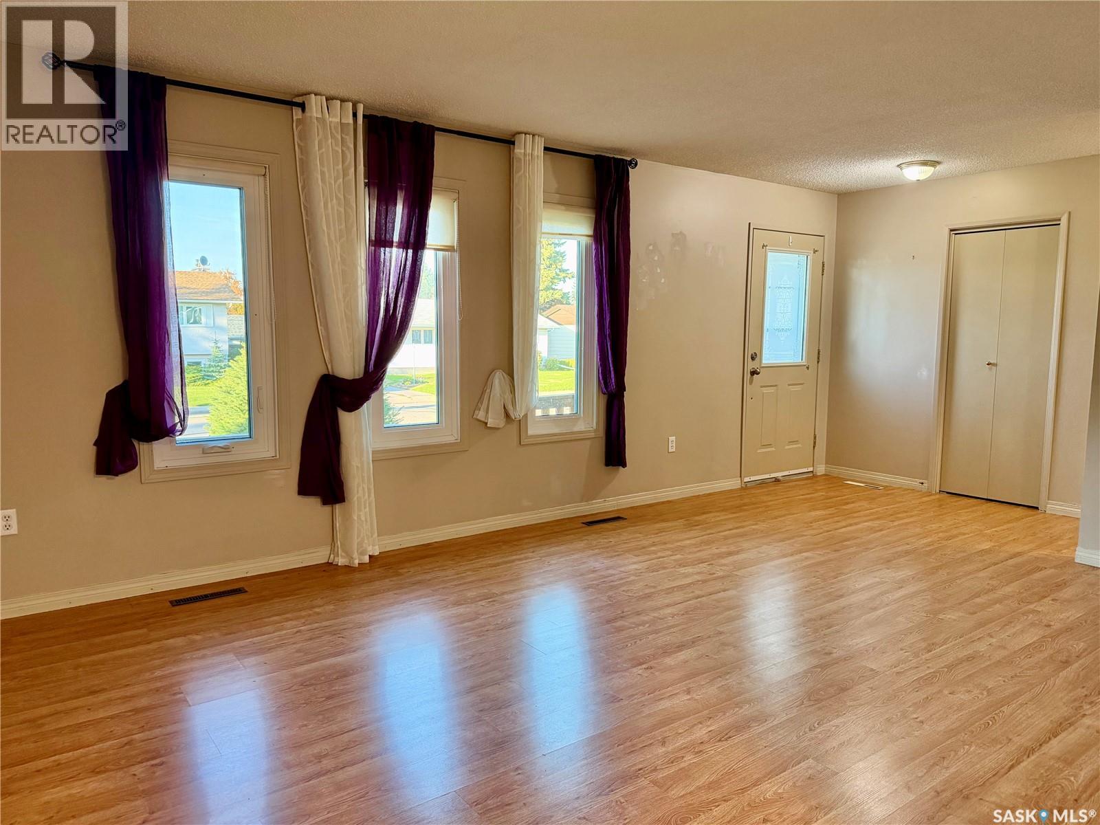 305 Churchill DRIVE, Melfort — photo 5
