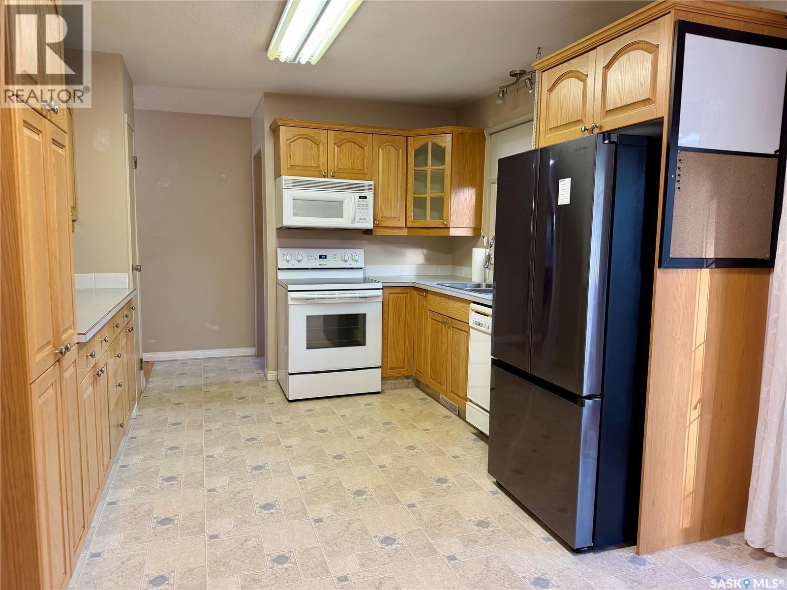 305 Churchill DRIVE, Melfort — photo 7