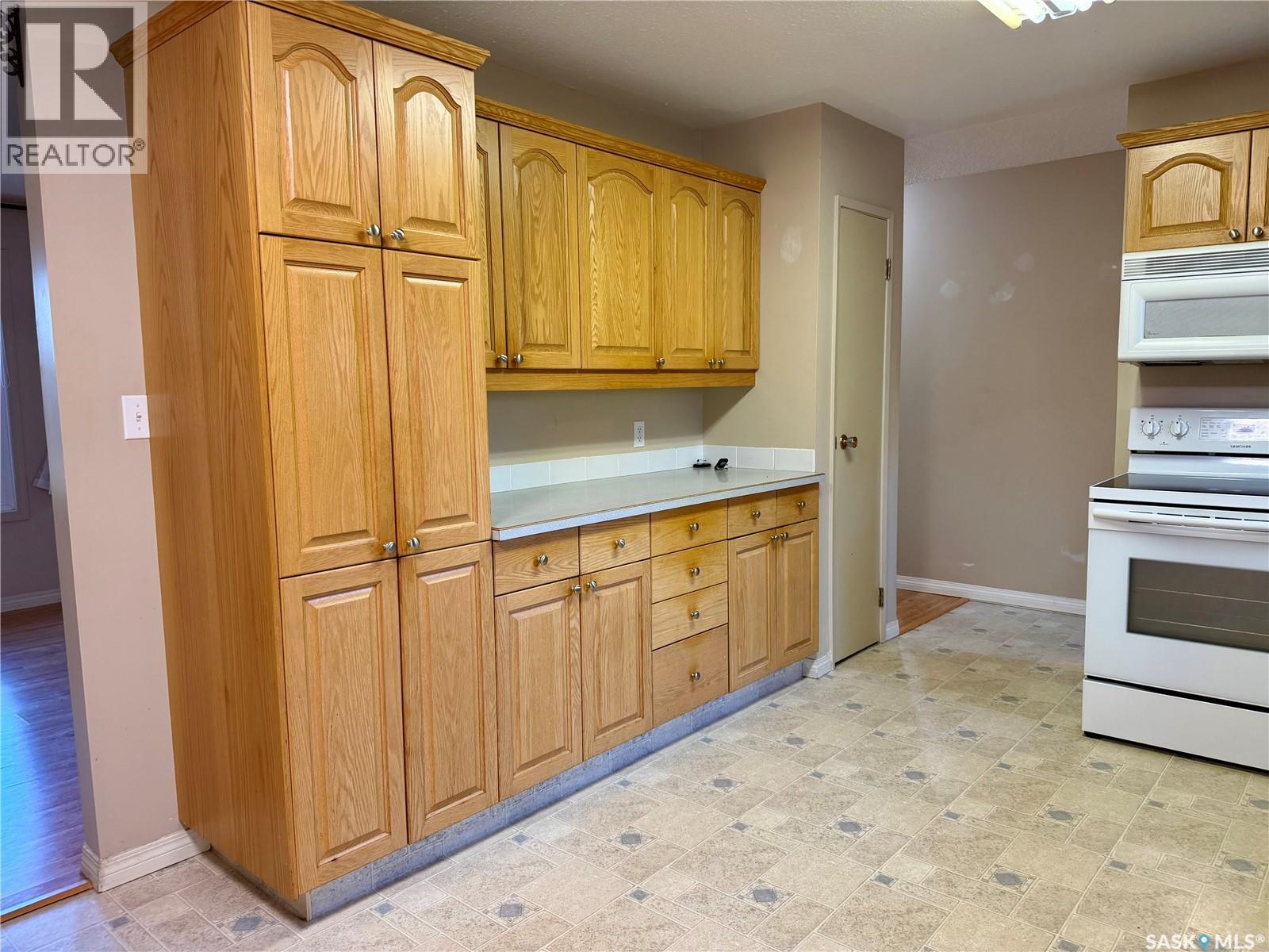 305 Churchill DRIVE, Melfort — photo 8
