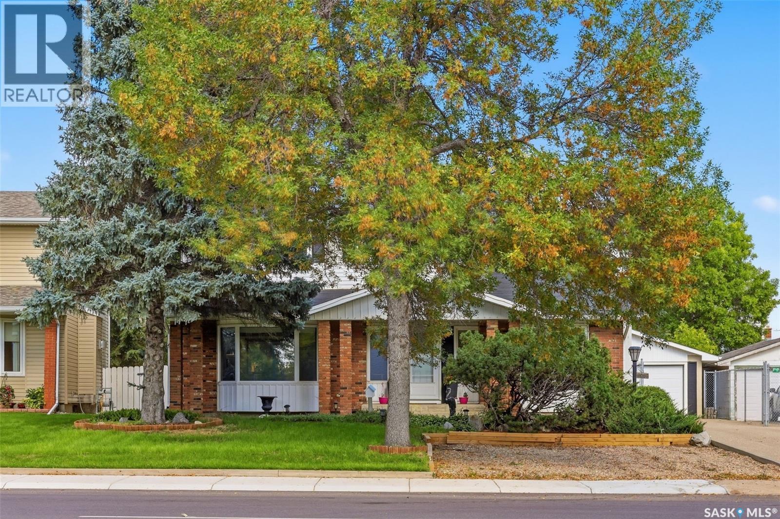 6218 Sherwood DRIVE - 1