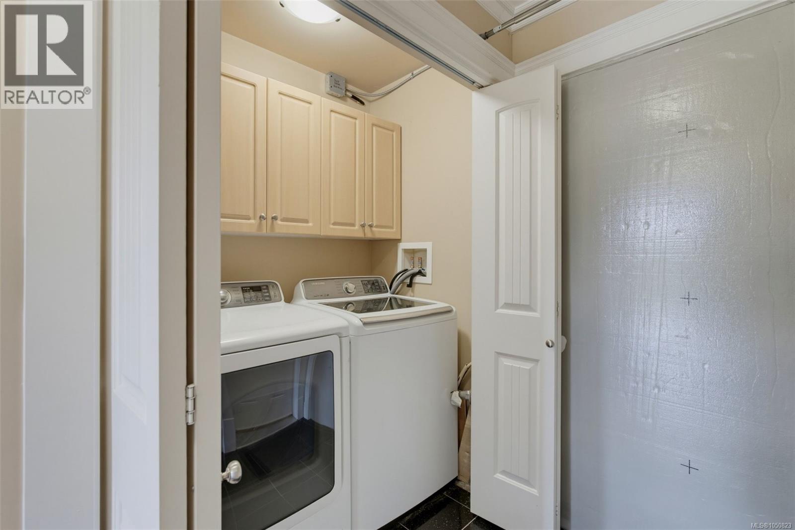 2079 Longspur Dr - 8