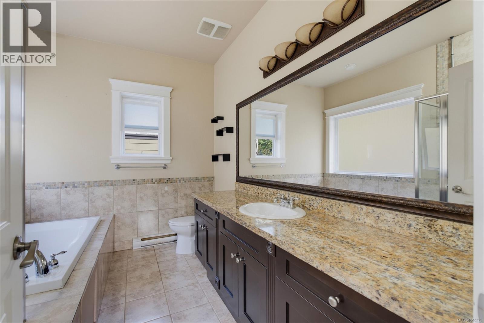 2079 Longspur Dr - 24