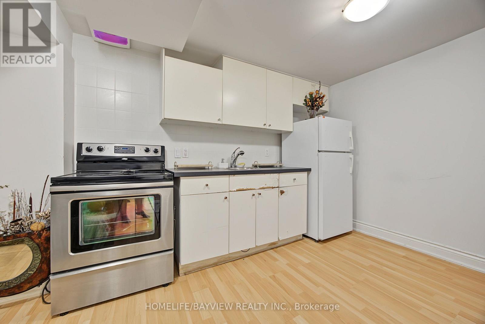 46 ACTON AVENUE - 32