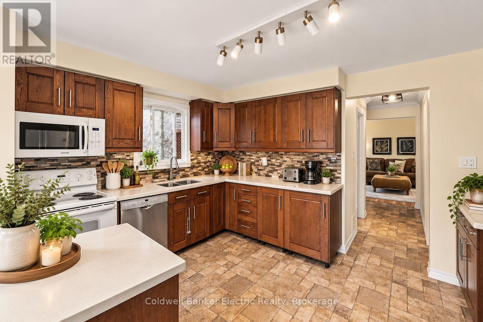 40 STEPHEN AVENUE - Image 15