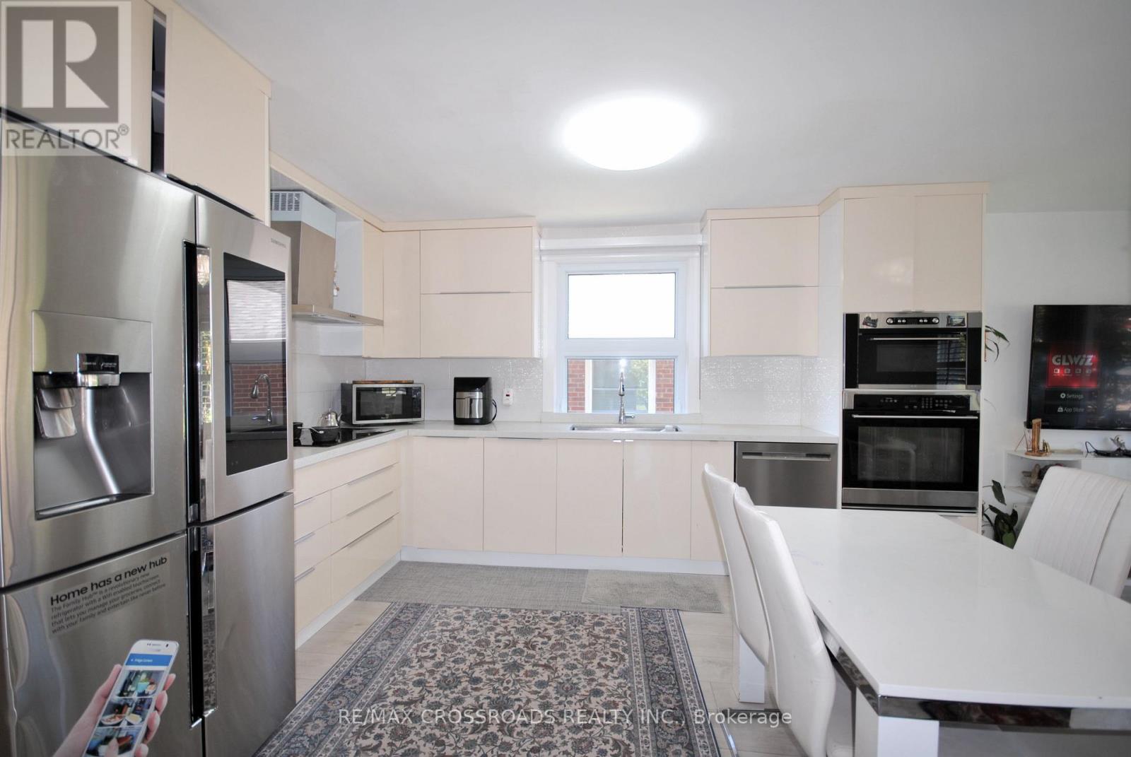 25 ARBUTUS CRESCENT, Toronto (Dorset Park) — photo 4