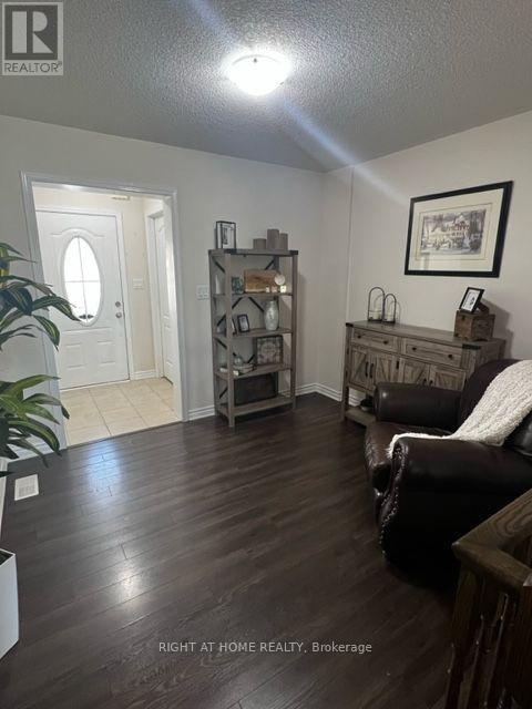 50 PAYNE CRESCENT, Aurora — photo 2
