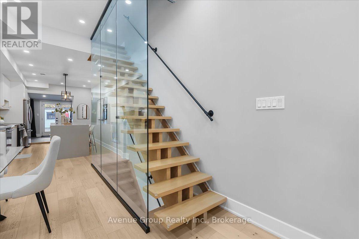 811 DOVERCOURT ROAD - 15