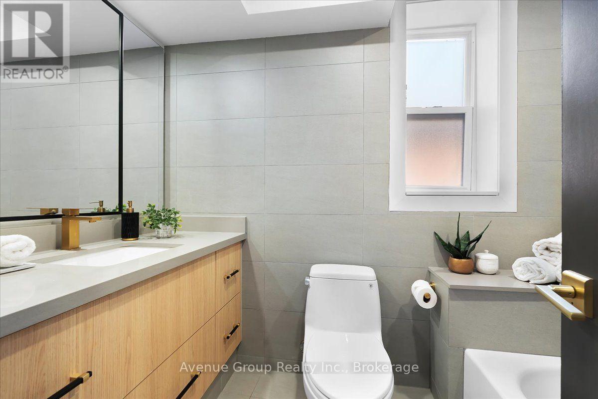 811 DOVERCOURT ROAD - 24