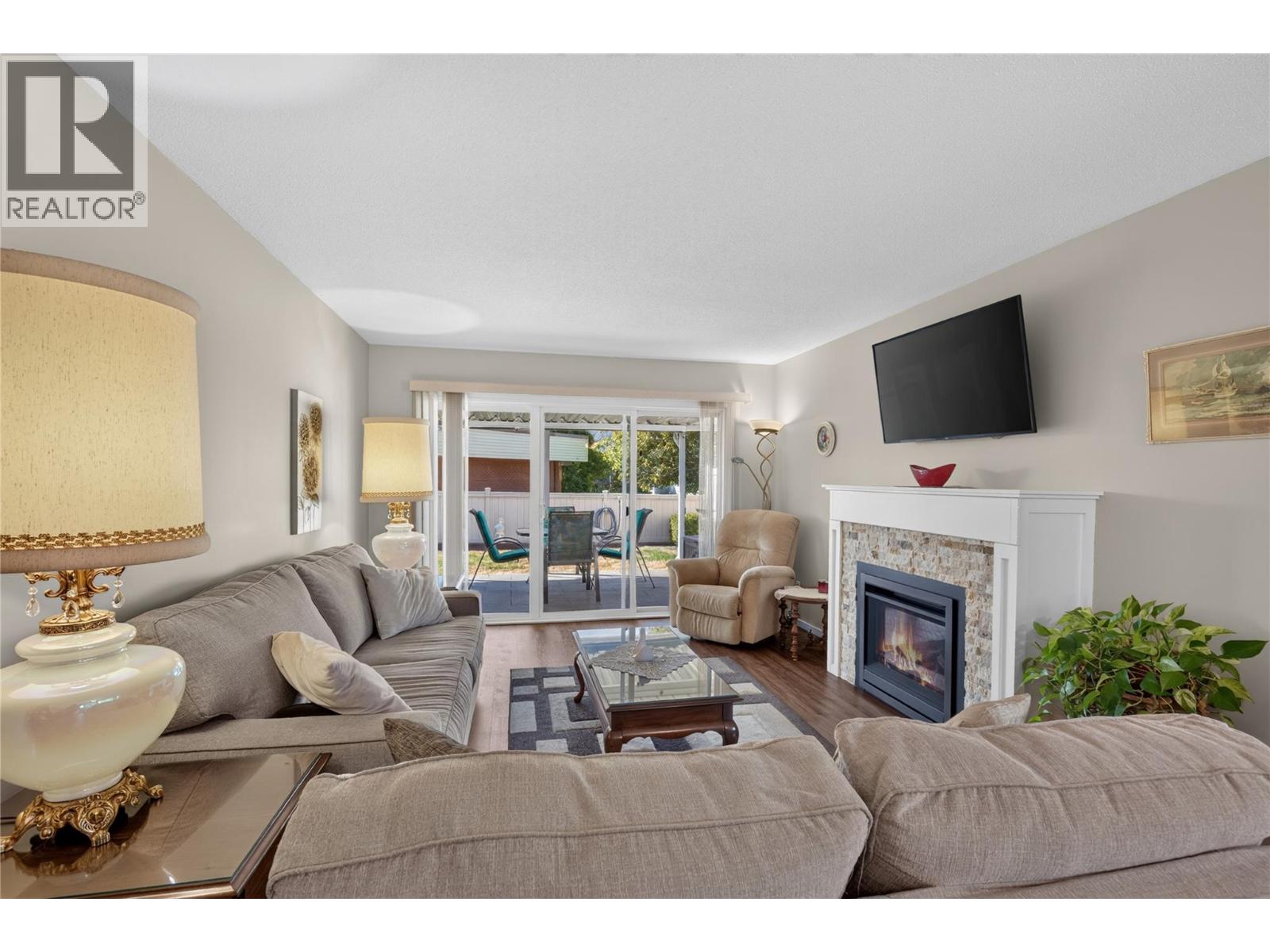 #3 2200 40 Avenue - 28