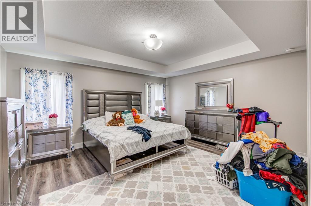 7 MCPHERSON Court - 23