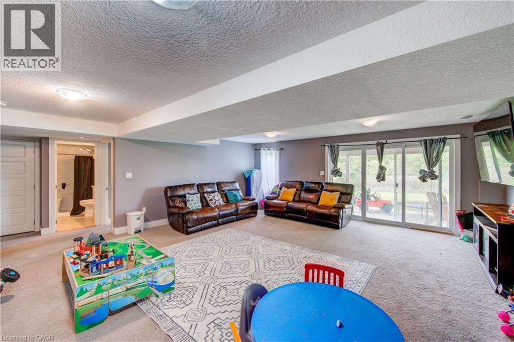 7 MCPHERSON Court - 32
