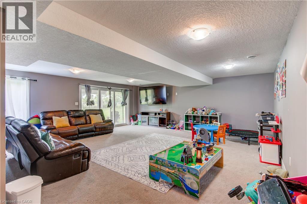 7 MCPHERSON Court - 30