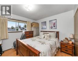 803 Kimberly Pl, Saanich, BC V8X4R2 Photo 18
