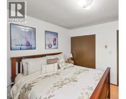 803 Kimberly Pl, Saanich, BC V8X4R2 Photo 17