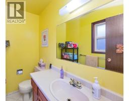 803 Kimberly Pl, Saanich, BC V8X4R2 Photo 16