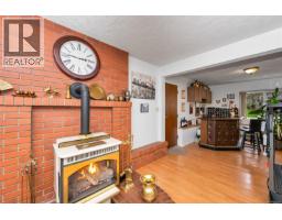 803 Kimberly Pl, Saanich, BC V8X4R2 Photo 26