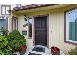 803 Kimberly Pl, Saanich, BC V8X4R2 Photo 20
