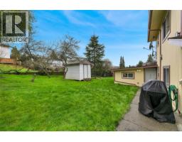 803 Kimberly Pl, Saanich, BC V8X4R2 Photo 30