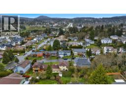 803 Kimberly Pl, Saanich, BC V8X4R2 Photo 39