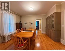 Enclosed porch - 12 Matheson Avenue, Edmundston, NB E3V2A1 Photo 6