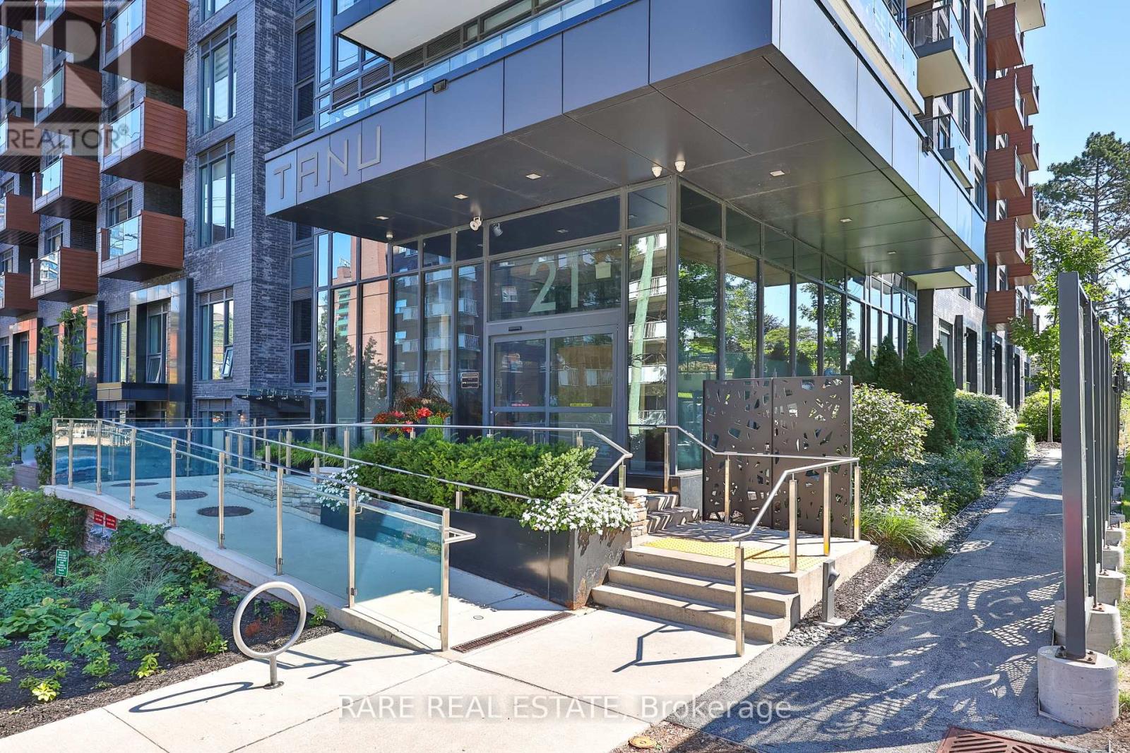Photo of 308 - 21 PARK STREET E
