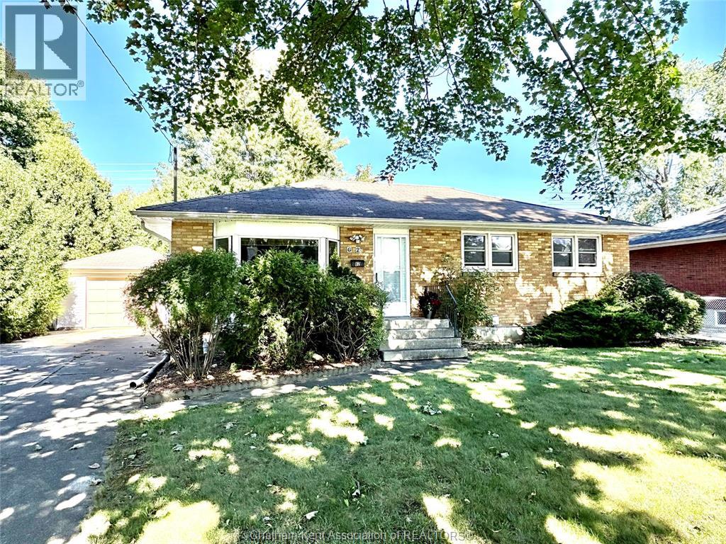 62 BURTON Avenue, Chatham, Ontario, N7M4Z5, Chatham, Ontario — photo 2 of 5