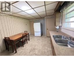 Kitchen - 62 Burton Avenue, Chatham, ON N7M4Z5 Photo 8