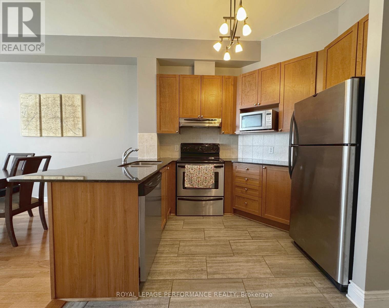 422 - 205 Bolton Street