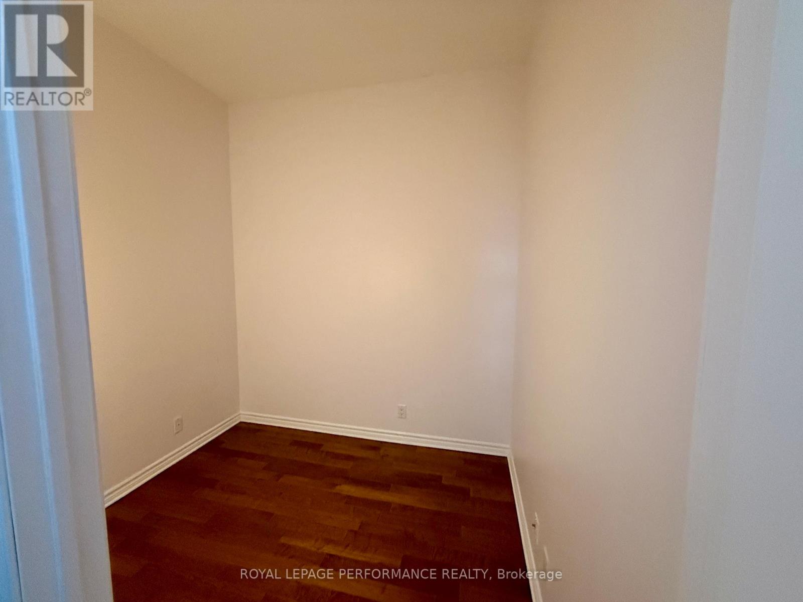 422 - 205 Bolton Street