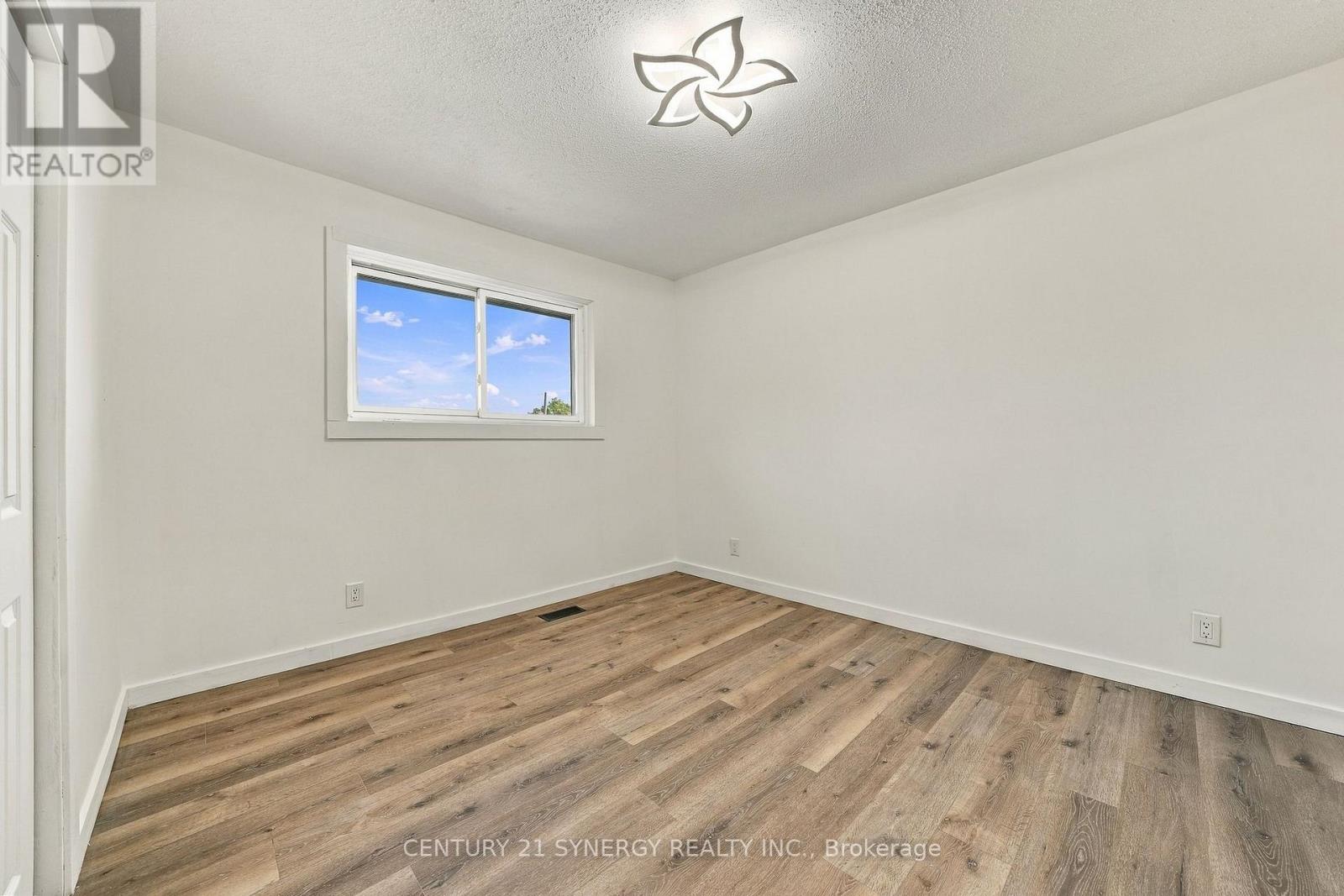 696 WHITES ROAD - Image 17
