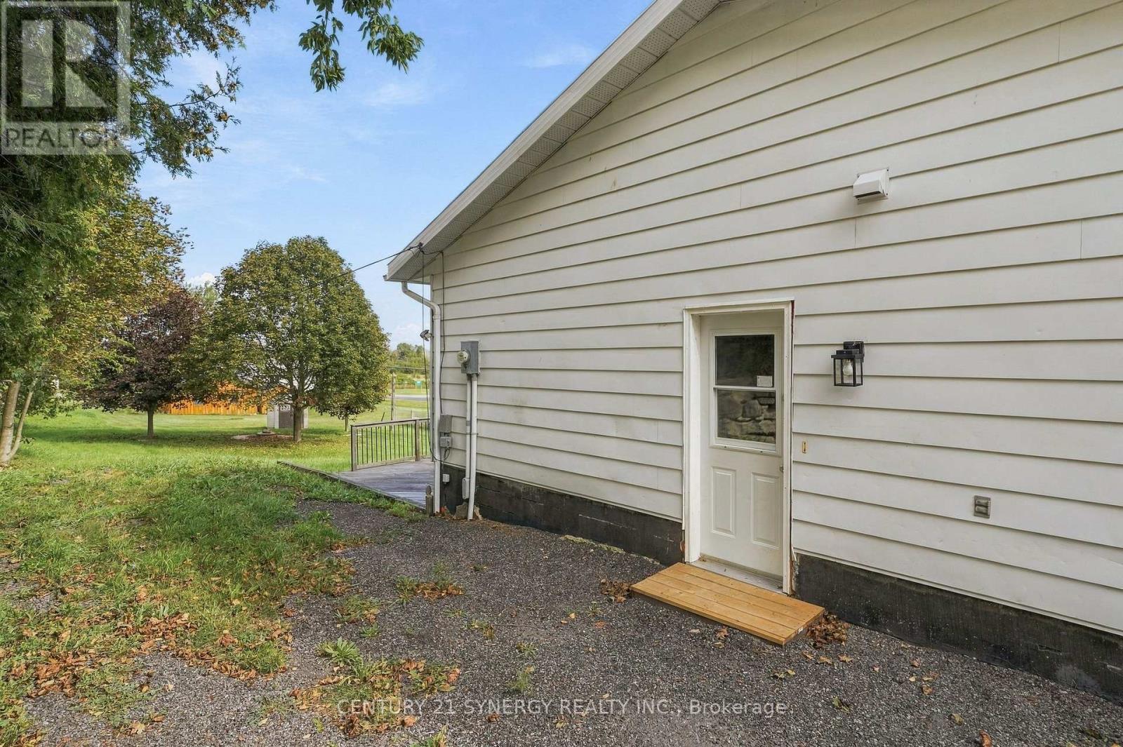 696 WHITES ROAD - Image 40