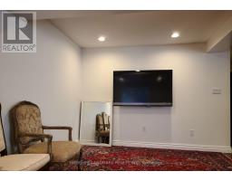90 Marsden Court, Newmarket, ON L3Y7P5 Photo 6