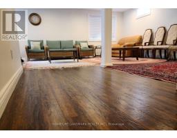 90 Marsden Court, Newmarket, ON L3Y7P5 Photo 8