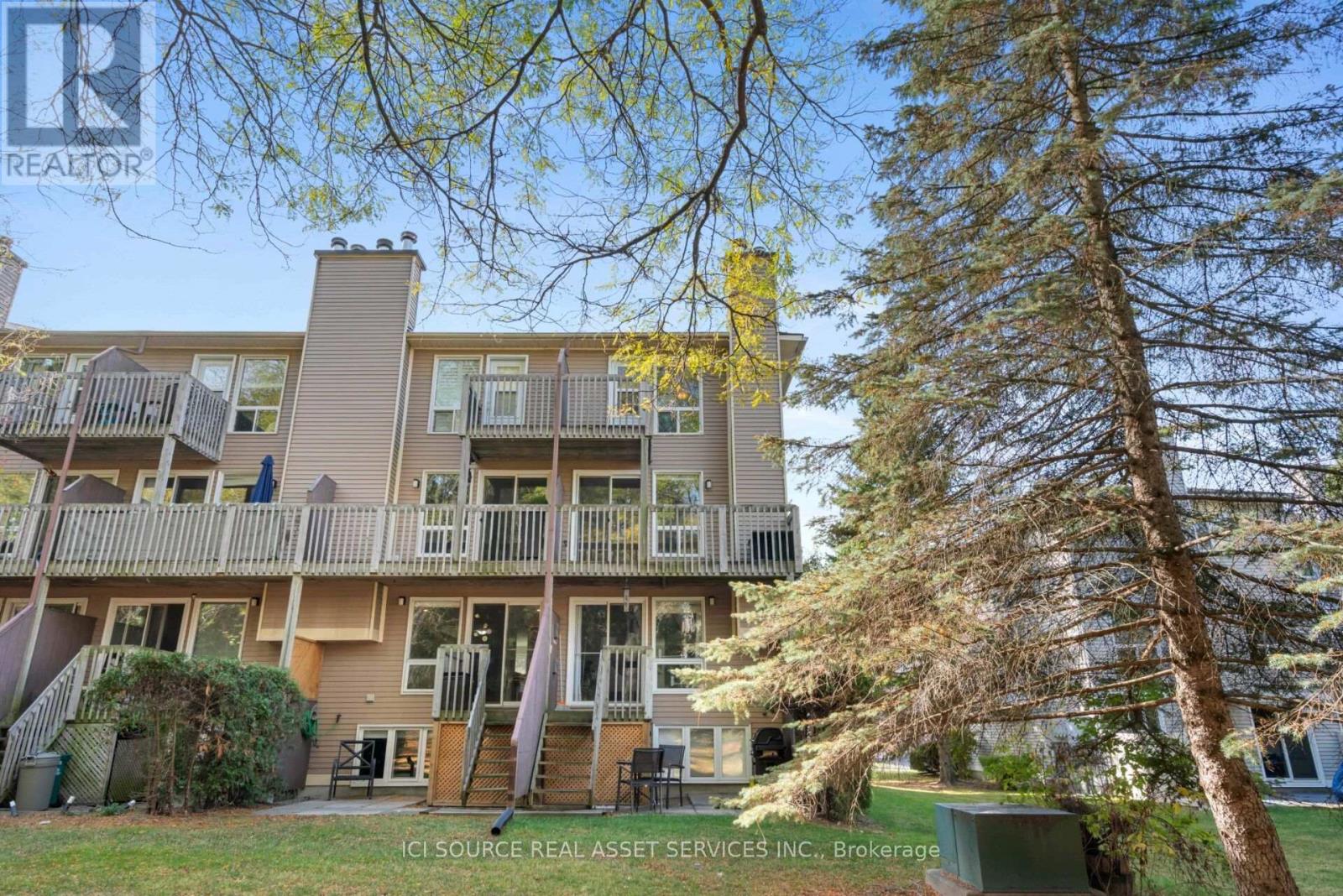 6754B JEANNE-D'ARC BOULEVARD N - 32