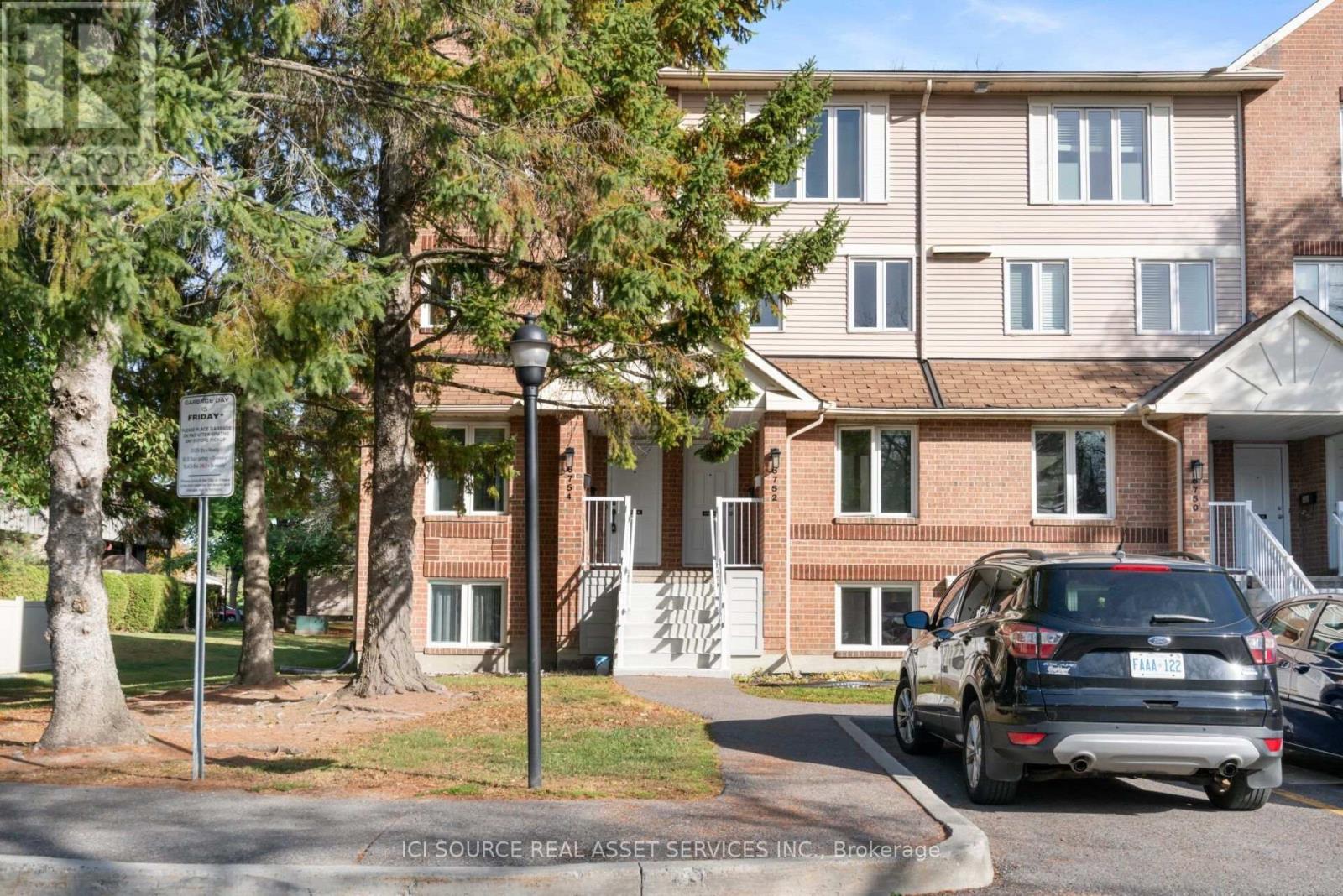 6754B JEANNE-D'ARC BOULEVARD N - 38