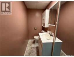Bedroom - 1014 6th Avenue Nw, Moose Jaw, SK S6H0W2 Photo 8