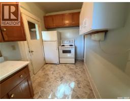 4pc Bathroom - 1014 6th Avenue Nw, Moose Jaw, SK S6H0W2 Photo 9