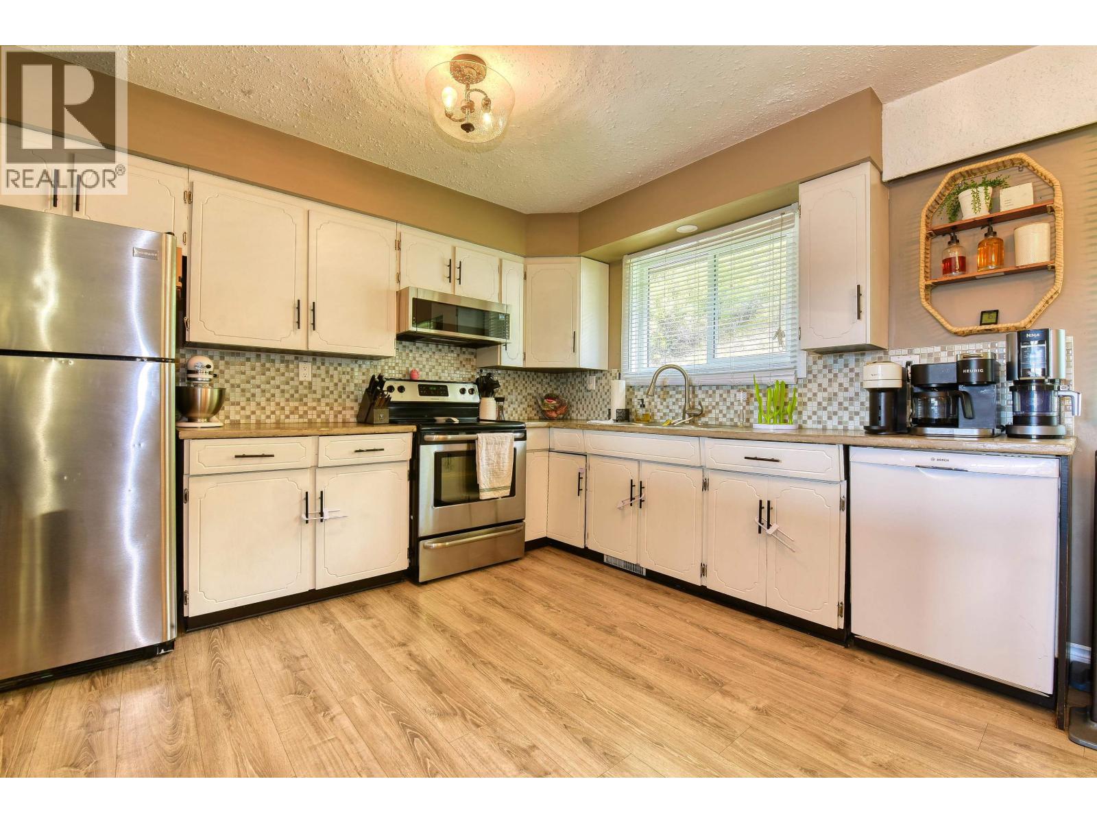 657 CENTENNIAL DRIVE - 8