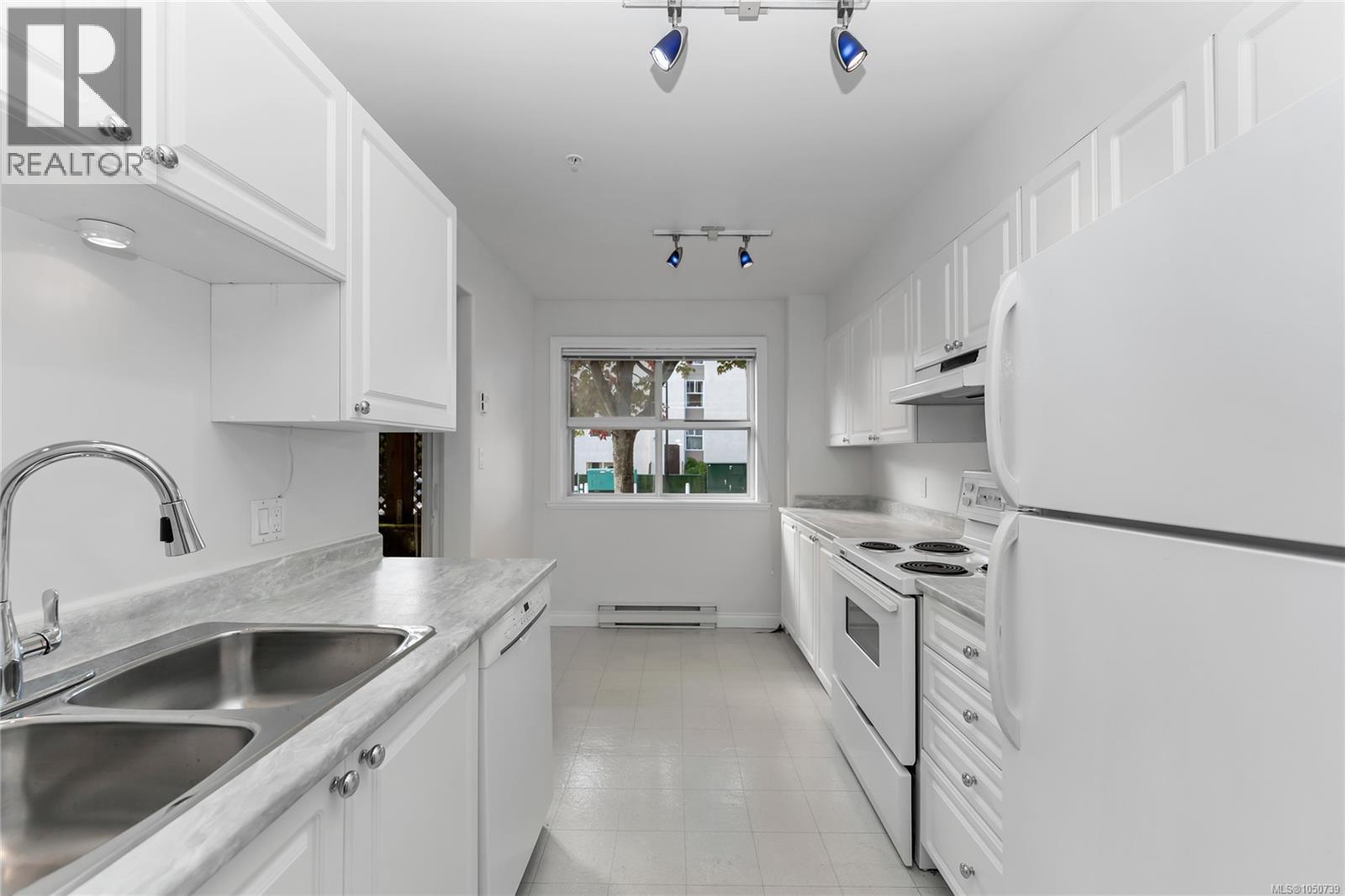 104 1580 Christmas Avenue, Saanich